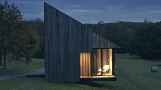 HAGYOM�NY �S MODERNIT�S AZ �RS�G, VENDVID�K �P�T�SZET�BEN