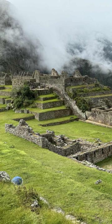 VILGJRK- REJTLYEK NYOMBAN 